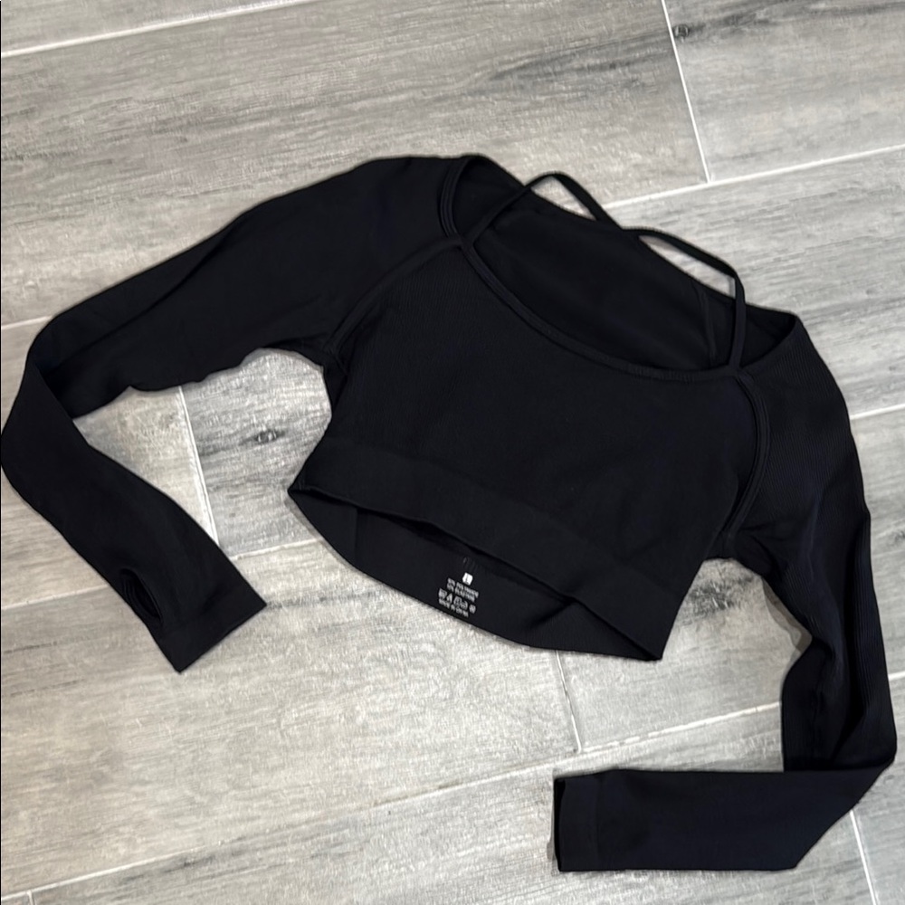 Black Long Sleeve Crop Top (2/2)